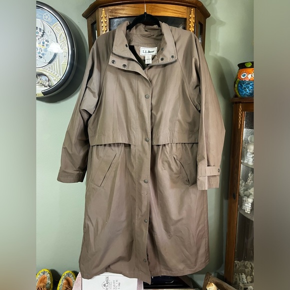 L.L. Bean Jackets & Blazers - Women’s L.L.Bean Trench Coat Size Large